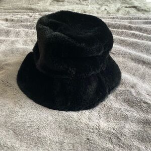 Bershka Elegant Black Faux Fur Bucket Hat